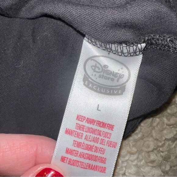 Disney store T-shirt size L - Picture 4 of 9